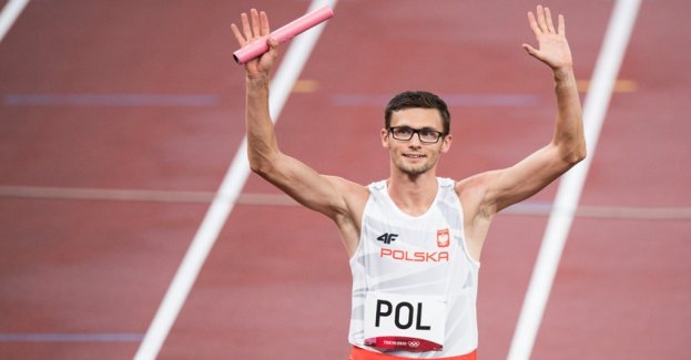 W Tokio zdobył złoty medal olimpijski i wszystko zapowiadało, że będzie notował coraz lepsze wyniki. Kilka dni przed Galą ORLEN Złote Kolce Śląskie 2025 postanowił ostatecznie zakończyć swoją sportową karierę. Mowa o Dariuszu Kowaluku, który specjalizował się w biegu na 400 metrów. – Niestety wykończyły mnie kontuzje, a „życie po życiu” może być piękne. Teraz mogę próbować nowych rzeczy – mówi były już lekkoatleta, który… próbuje swoich sił w modelingu!
